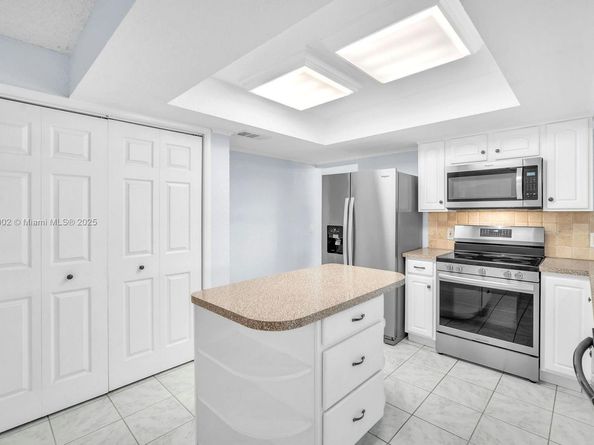 1245 NW 92nd Ave, Pembroke Pines FL 33024