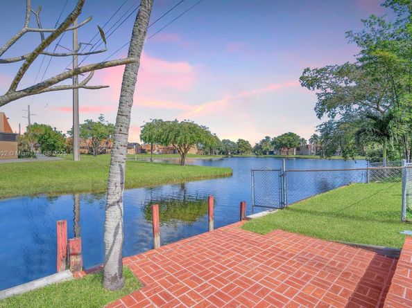 1245 NW 92nd Ave, Pembroke Pines FL 33024