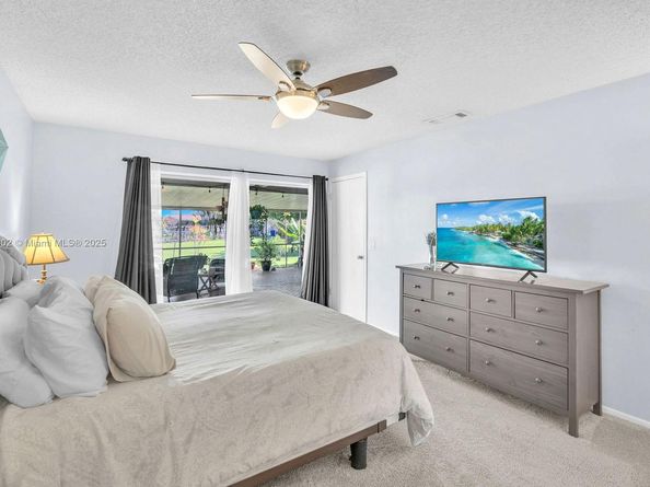 1245 NW 92nd Ave, Pembroke Pines FL 33024