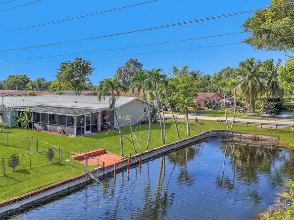 1245 NW 92nd Ave, Pembroke Pines FL 33024