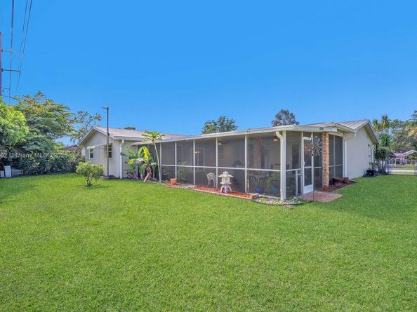 1245 NW 92nd Ave, Pembroke Pines FL 33024