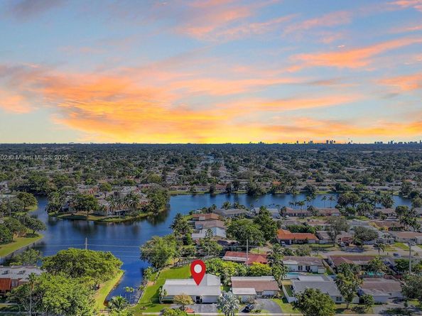 1245 NW 92nd Ave, Pembroke Pines FL 33024