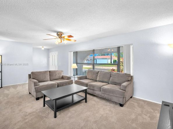 1245 NW 92nd Ave, Pembroke Pines FL 33024