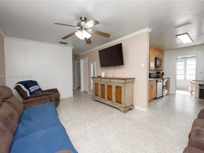 1560 NE 11th St, Homestead FL 33033