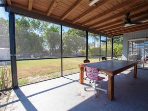 1560 NE 11th St, Homestead FL 33033