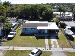 1560 NE 11th St, Homestead FL 33033