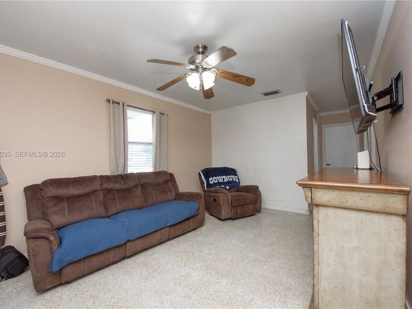 1560 NE 11th St, Homestead FL 33033