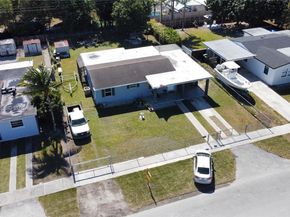1560 NE 11th St, Homestead FL 33033