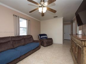1560 NE 11th St, Homestead FL 33033