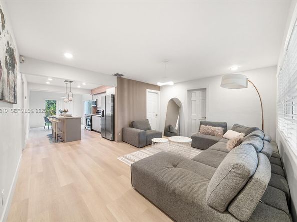 331 NE 42nd Ct, Oakland Park FL 33334