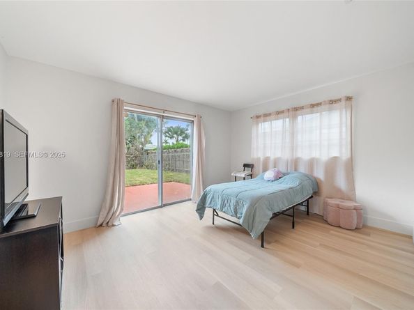 331 NE 42nd Ct, Oakland Park FL 33334