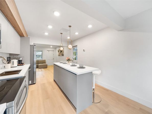 331 NE 42nd Ct, Oakland Park FL 33334