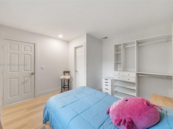 331 NE 42nd Ct, Oakland Park FL 33334