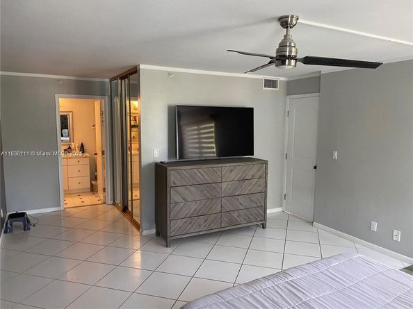 2205 S Cypress Bend Dr 302, Pompano Beach FL 33069