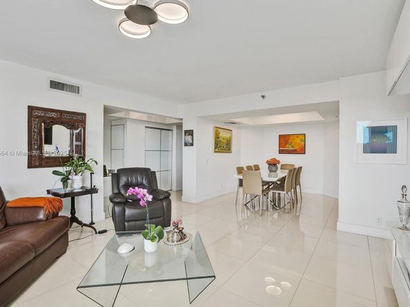 3610 Yacht Club Dr 909, Aventura FL 33180