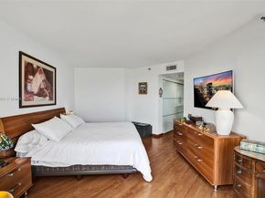 3610 Yacht Club Dr 909, Aventura FL 33180