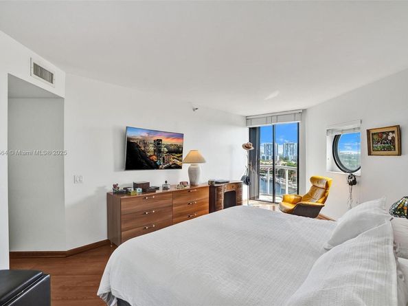3610 Yacht Club Dr 909, Aventura FL 33180
