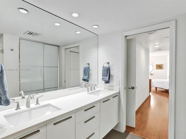 3610 Yacht Club Dr 909, Aventura FL 33180
