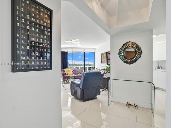 3610 Yacht Club Dr 909, Aventura FL 33180