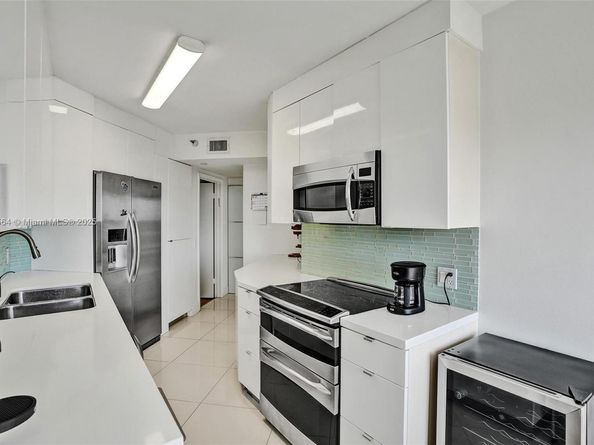 3610 Yacht Club Dr 909, Aventura FL 33180