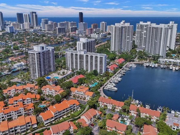 3610 Yacht Club Dr 909, Aventura FL 33180