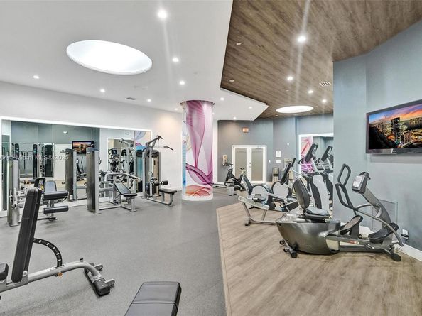 3610 Yacht Club Dr 909, Aventura FL 33180