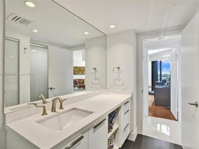 3610 Yacht Club Dr 909, Aventura FL 33180