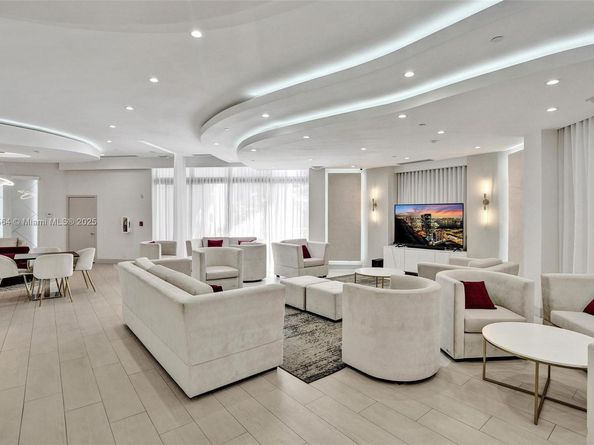 3610 Yacht Club Dr 909, Aventura FL 33180