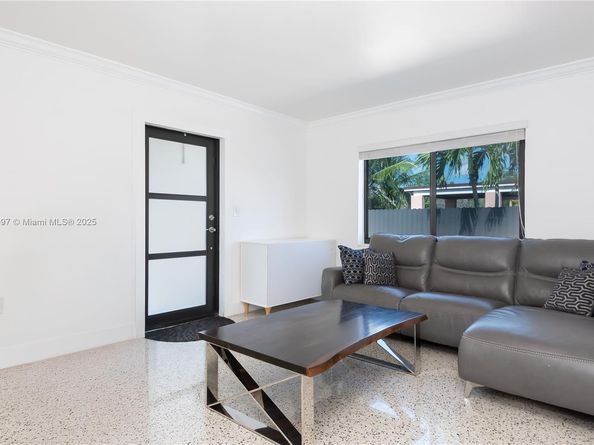 10370 SW 34th St, Miami FL 33165