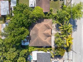 3039 NW 43rd Ter, Miami FL 33142