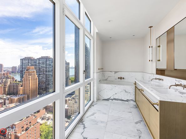 305 East 51st Street 26C, New York NY 10022