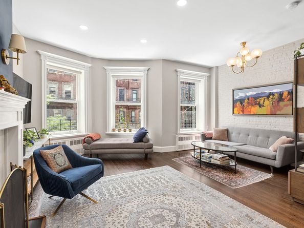 329 West 89th Street 3, New York NY 10024