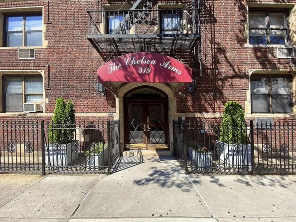 319 West 18th Street 5K, New York NY 10011