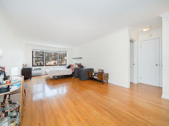 333 East 34th Street 9J, New York NY 10016