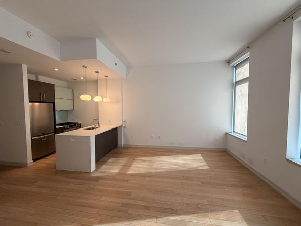 21-45 44th Drive 1D, Queens NY 11101