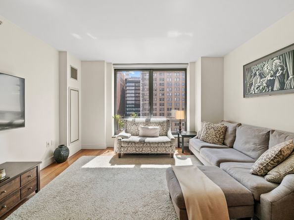 30 West Street 17C, New York NY 10004