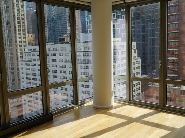 310 West 52nd Street 18A, New York NY 10019