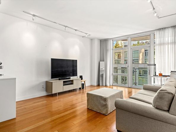 555 West 59th Street 9A, New York NY 10019
