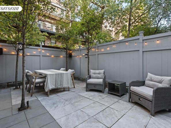 451 West 22nd Street TH, New York NY 10011