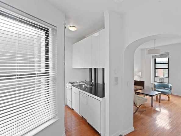 317 East 18th Street 4C, New York NY 10003