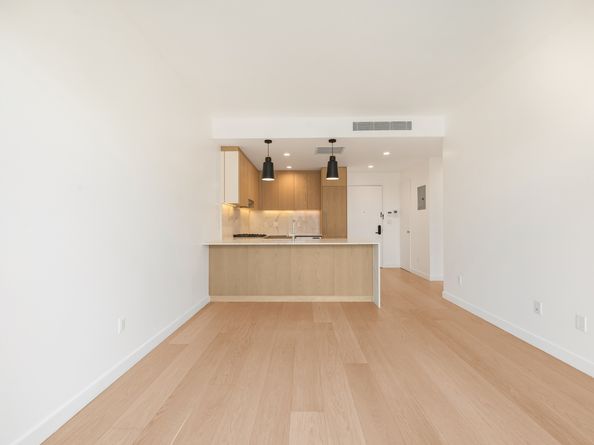 30-05 Vernon Boulevard 4G, Queens NY 11102