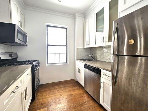 21-28 35th Street 2G, Queens NY 11105