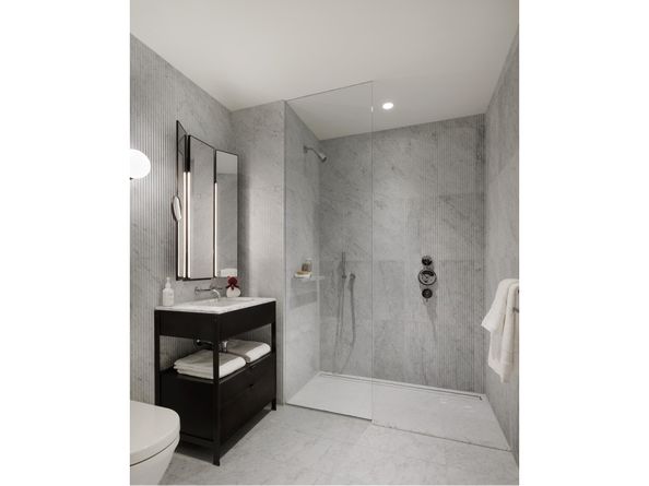 135 East 47th Street 24B, New York NY 10017