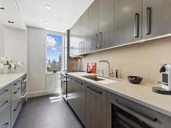 465 West 23rd Street 19D, New York NY 10011