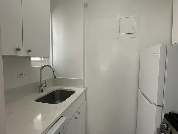 225 East 46th Street 8J, New York NY 10017