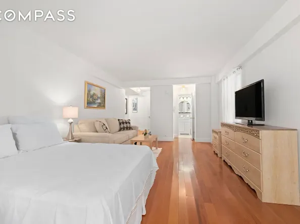 225 East 46th Street 8J, New York NY 10017