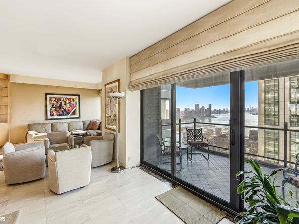 425 East 58th Street 33D, New York NY 10022