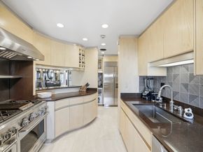 425 East 58th Street 33D, New York NY 10022