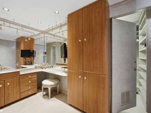 425 East 58th Street 33D, New York NY 10022