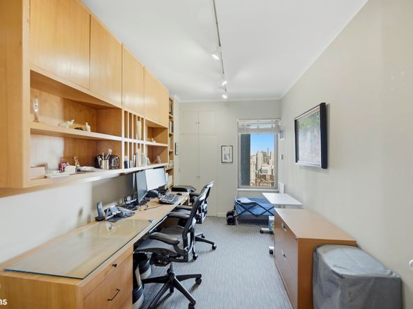 425 East 58th Street 33D, New York NY 10022